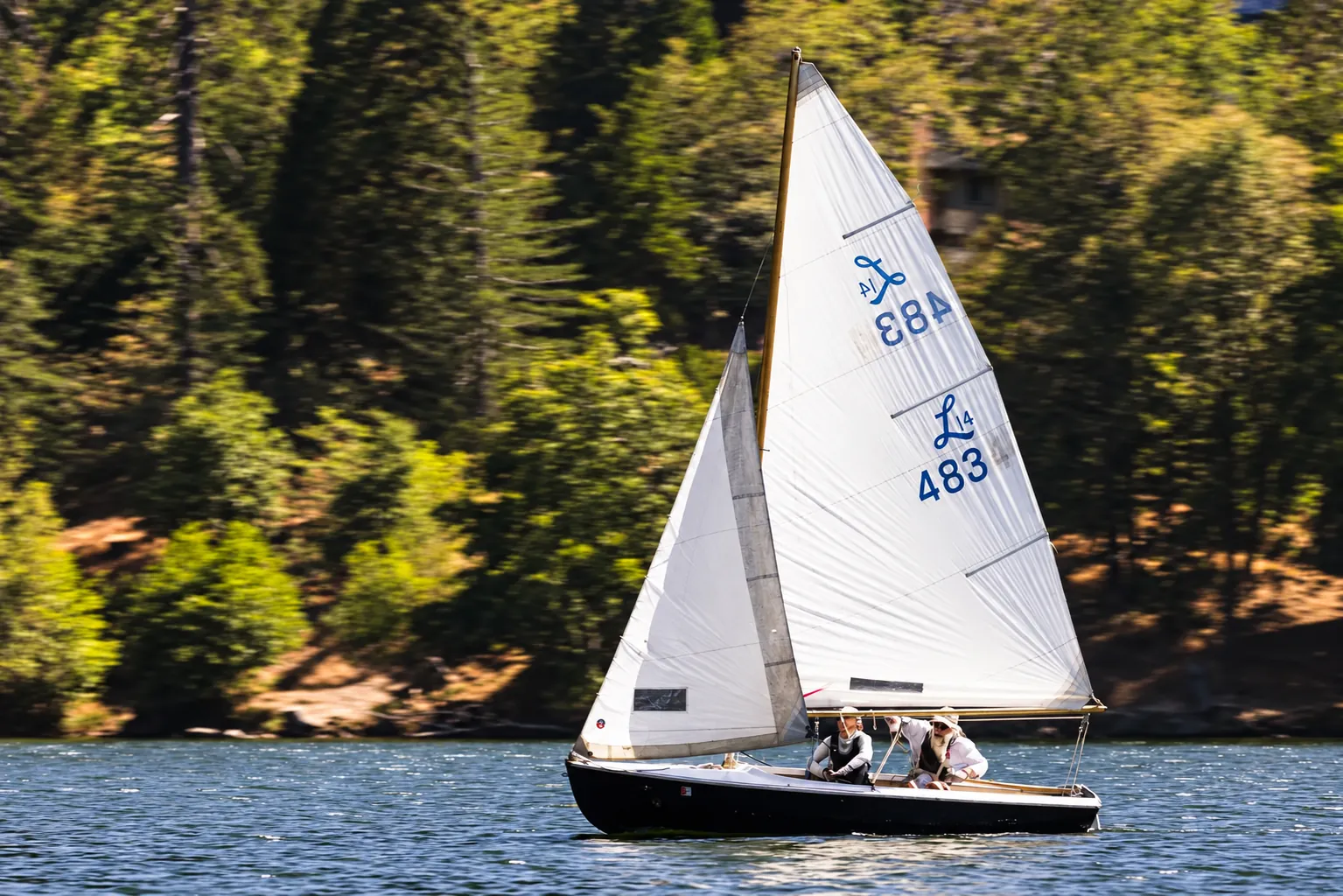 A club Lido 14 dinghy under full sail on Lake Gregory